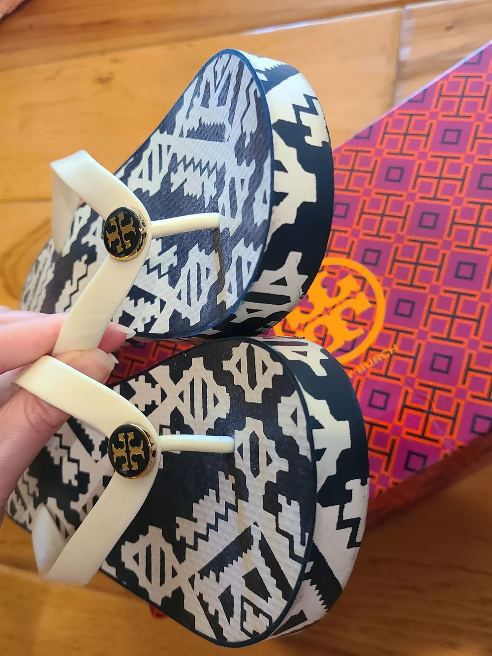 Like NEW Tory Burch Platform Wedge Navy White Logo Flip Flop Sandal 7.5 Or 8